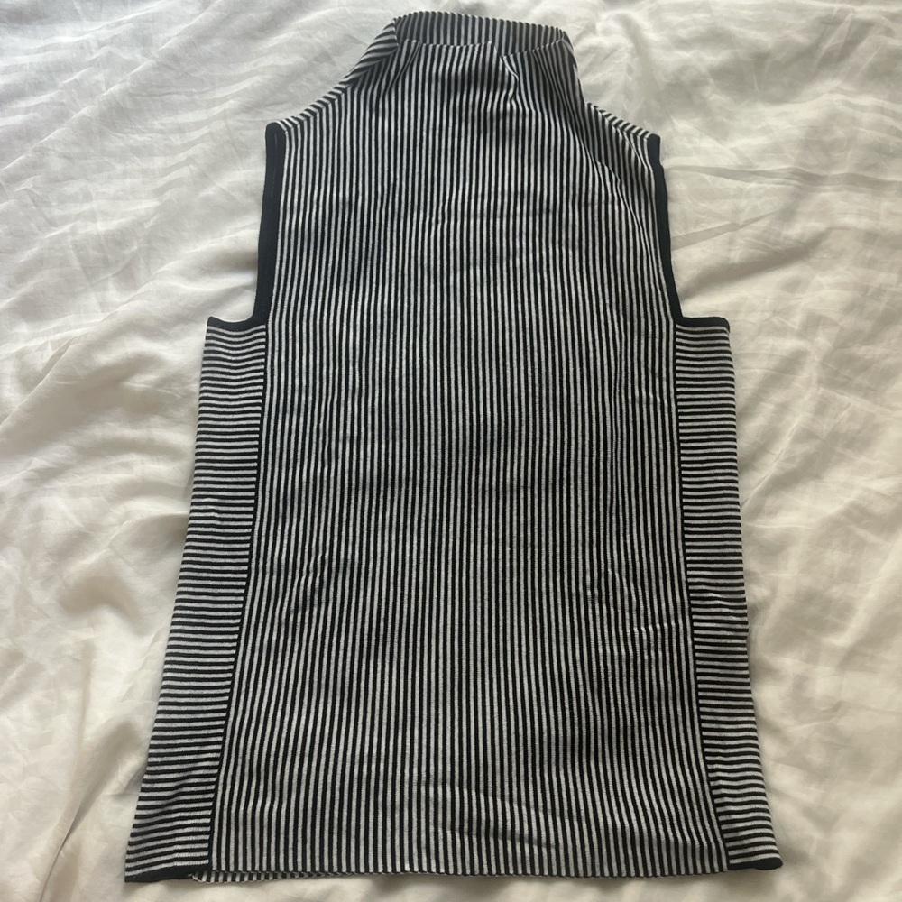 INC INTERNATIONAL Black white striped sleeveless sweater top women's size large